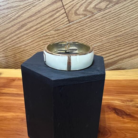 FORNASH Horse Bit White Enamel & Crystal Hinged/Clamper GoldTone Bangle Bracelet - Picture 4 of 8